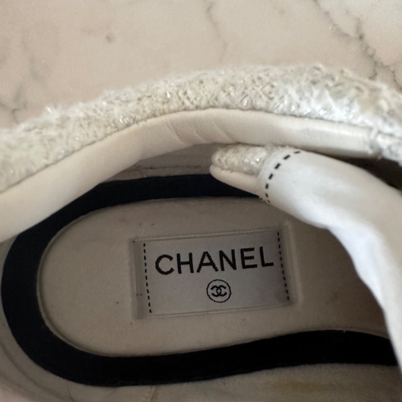 Authentic Chanel Metallic and Tweed Sneakers, size 37.5, cream and silver - Picture 6 of 9